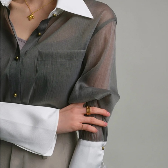 Chic Sheer Gray Blouse with White Collar - Picture 4 of 5